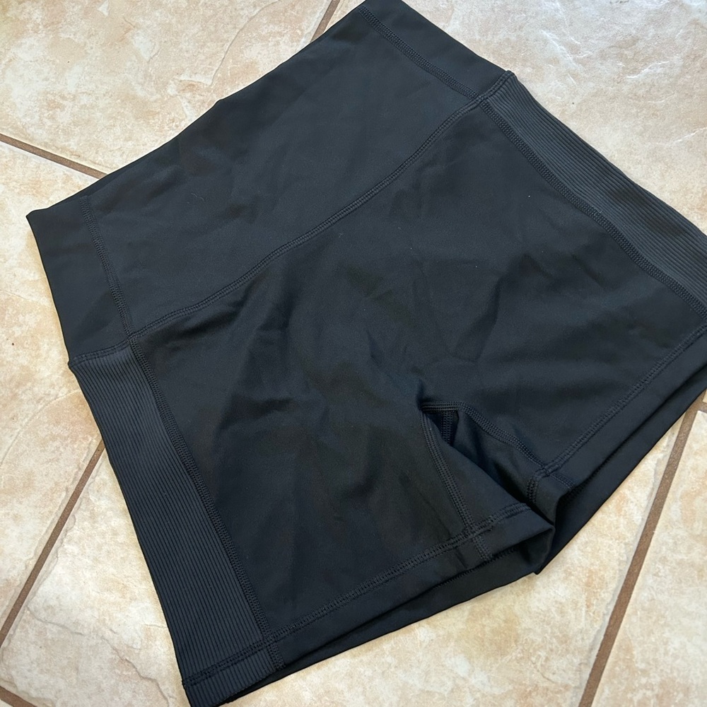 Offline Aerie Short size M